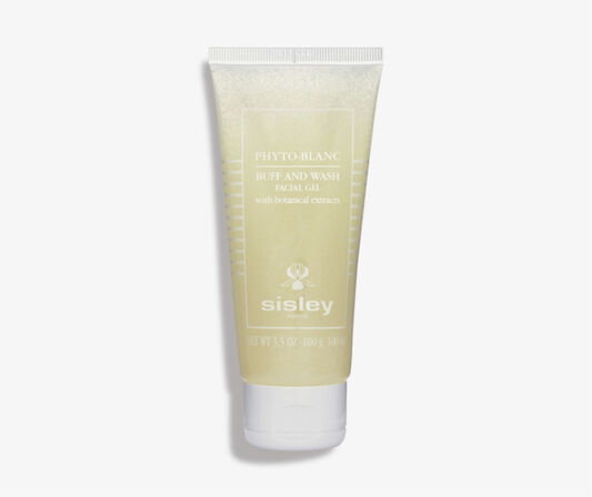 Phyto-Blanc Buff and Wash Facial Gel відлущує та розгладжує шкіру завдяки мікрочастинкам бамбука, щоб показати м’яку, відновлену та сяючу шкіру.